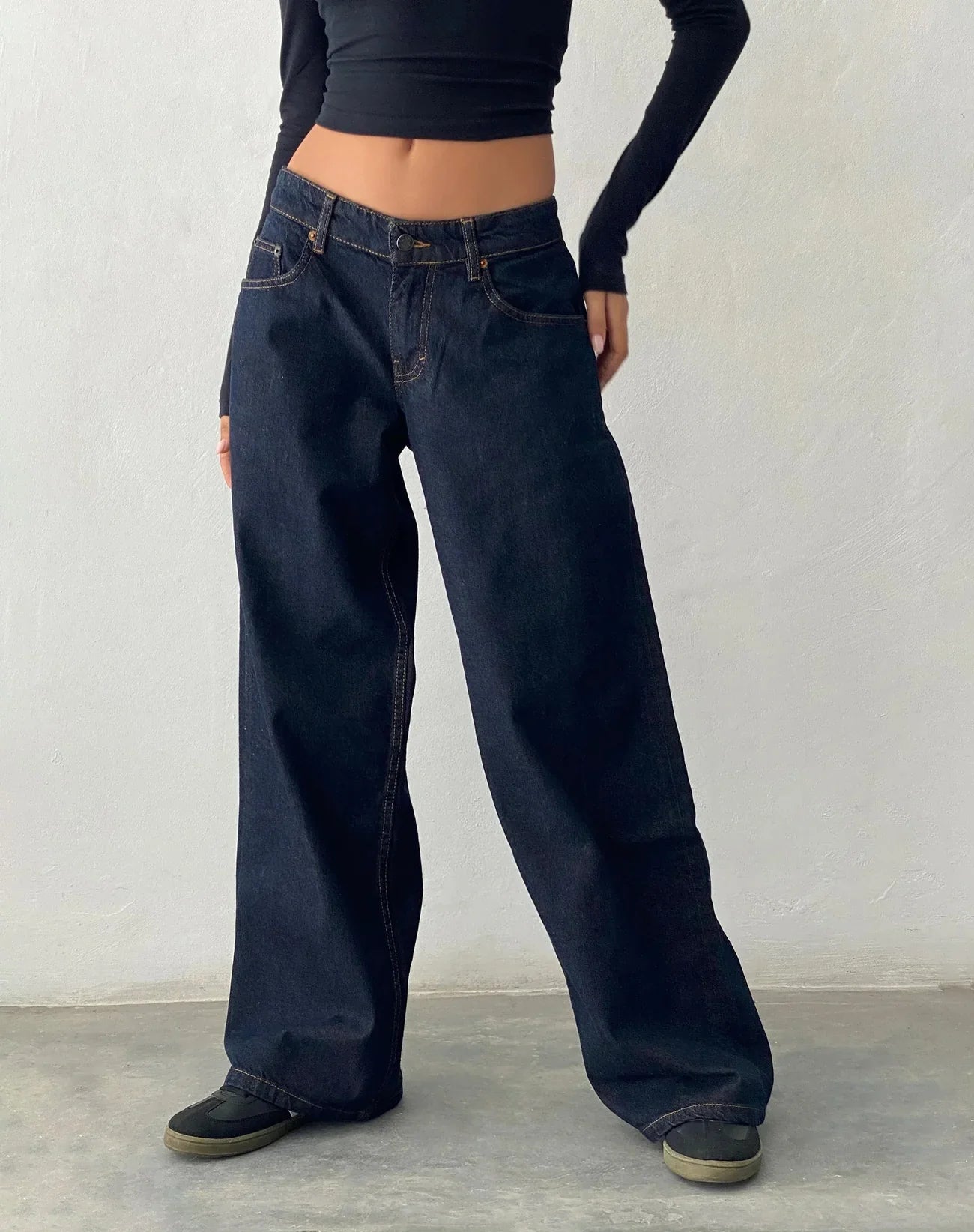 Relaxed fit low-rise wide-leg jeans