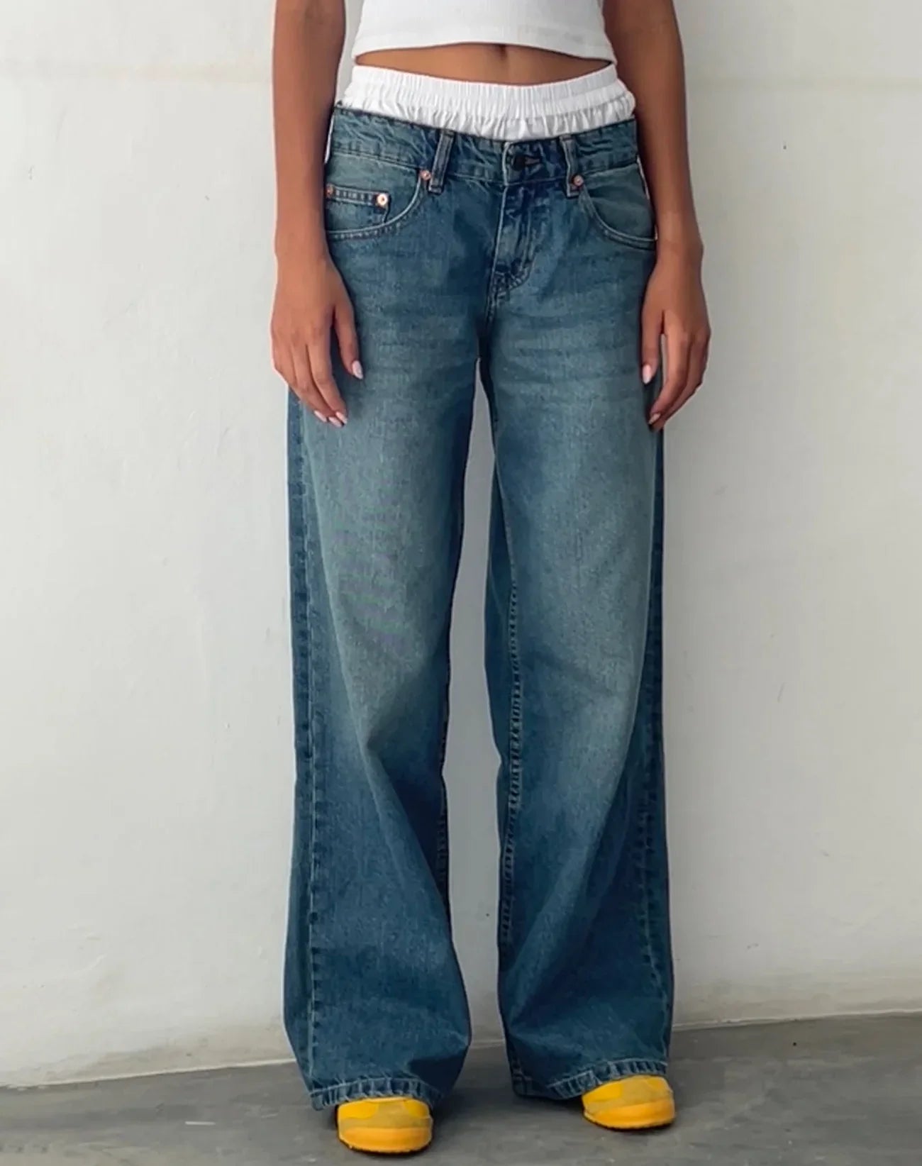 Relaxed fit low-rise wide-leg jeans