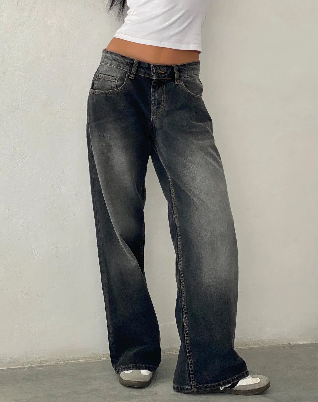 Relaxed fit low-rise wide-leg jeans